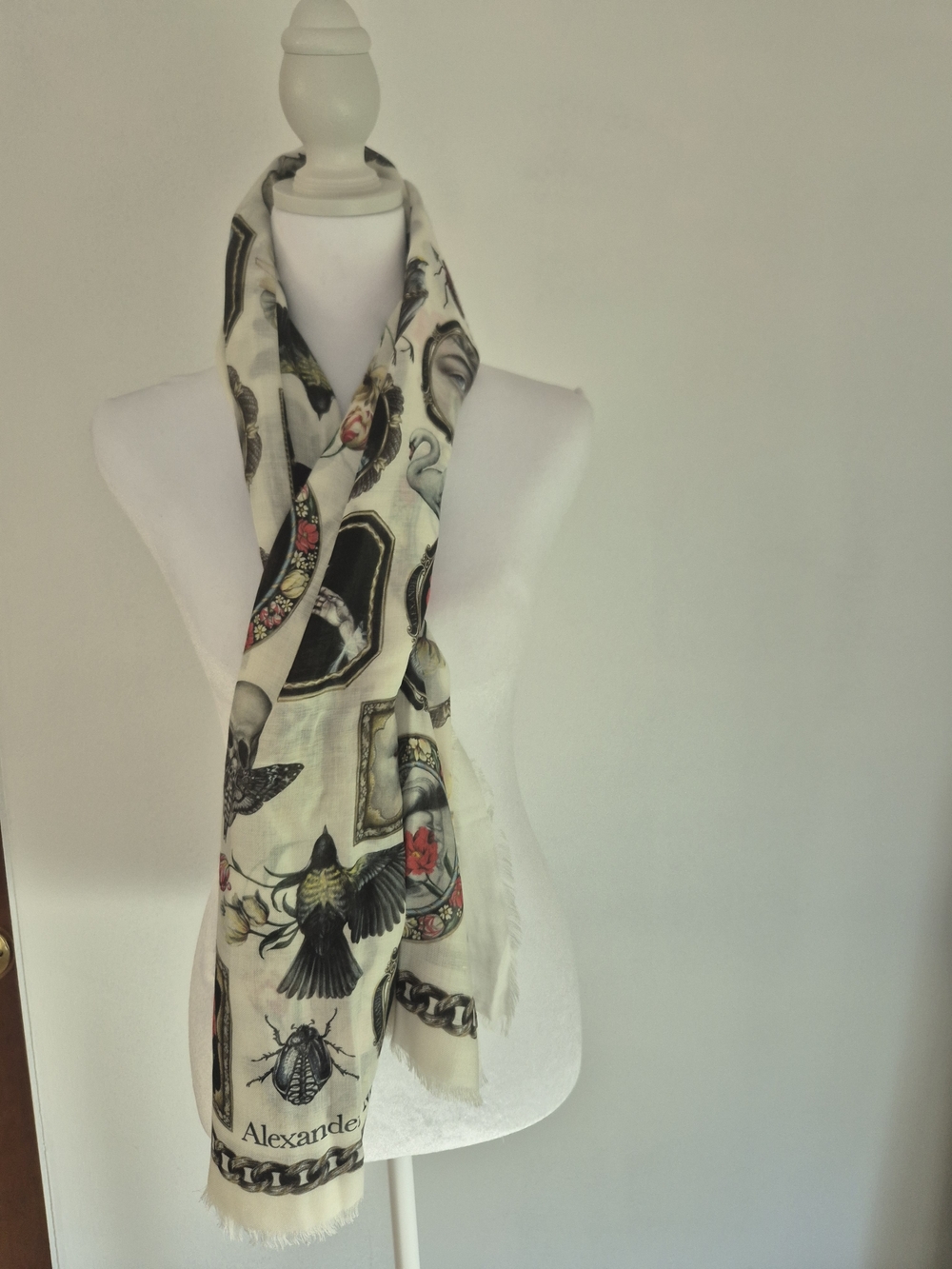 Alexander McQueen Cashmere Silk Cream Printed Portrait & Motif Scarf - Picture 4 of 4